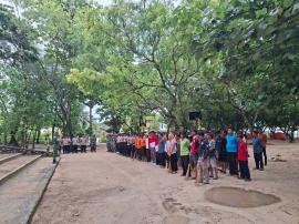 Gerakan Peduli Lingkungan, Kerja Bakti Kurve Bersih Digelar di Pantai Sundak
